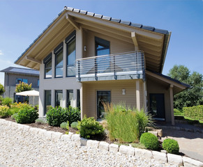 Neubauhaus mit Garten