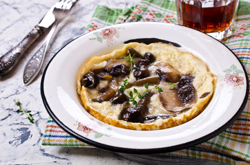 Scrambled eggs with mushrooms