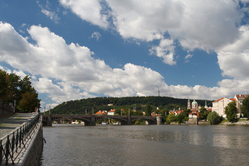 Naklejka premium Vltava River in Prague. View from the embankment to the bridge and Prague Castle 
