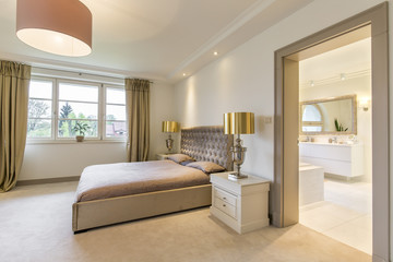Fototapeta na wymiar Stylish decor of a contemporary luxurious bedroom