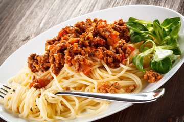 Spaghetti with meat, tomato sauce and vegetables