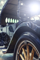 Obrazy na Szkle  styl antyczny samochód z tonowaniem i światłem