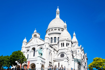 Fototapeta na wymiar PARIS, FRANCE - August 7 : beautiful Street view of Montmartre