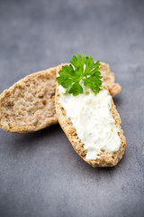 Crispbread with soft cheese with herbs and bacon.