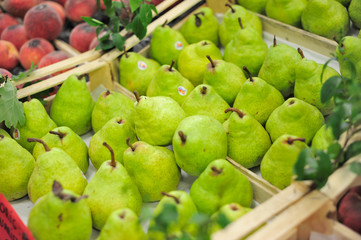 pears in boxes