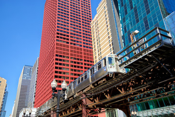 Naklejka premium Chicago downtown urban skyscrapers and elevated train