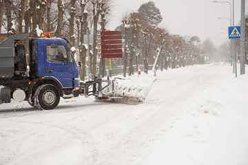 snow cleaning truck