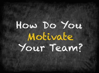 Fototapeta premium How Do You Motivate Your Team? - text on chalkboard