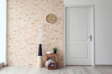 Fototapeta premium Modern decoration with white door in room interior