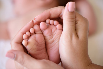 Obraz na płótnie Canvas tiny foot of newborn baby