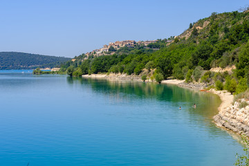 Fototapeta premium Lac de Sainte Croix Provence, Alpy, Francja - Widok na jezioro