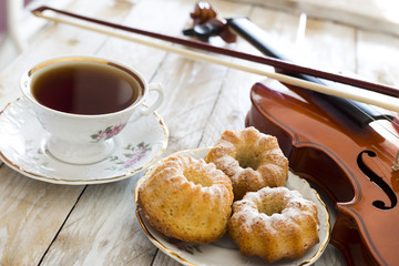 Coffee with cupcakes and violin on the wooden table  © sebboy12