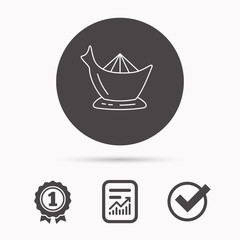 Juicer icon. Squeezer sign.
