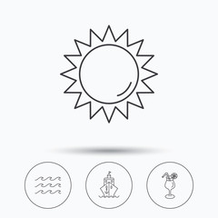 Cruise, waves and cocktail icons.