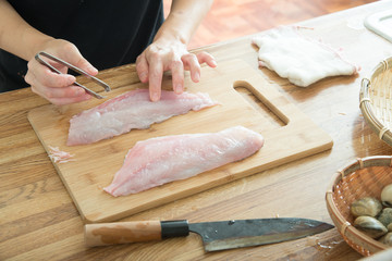 Fototapeta na wymiar removing fish bone for sashimi
