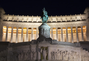 Fototapeta na wymiar View of Altar of the Fatherland at night in Rome