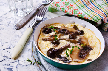 Scrambled eggs with mushrooms