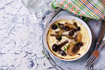 Scrambled eggs with mushrooms