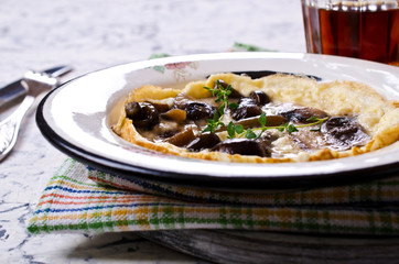 Scrambled eggs with mushrooms