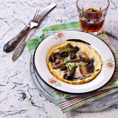 Scrambled eggs with mushrooms