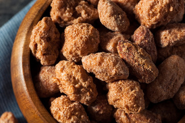 Homemade Sweet Cinnamon Coated Almonds
