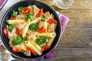 Penne pasta with chicken and vegetables