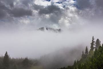Fototapeta premium Mountain scenery in the Transylvanian Alps in summer, with mist clouds