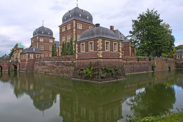 Fototapeta na wymiar Wasserschloss Ahaus in Nordrhein-Westfalen