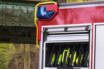 Feuerwehrausrüstung in einem Löschgruppen Fahrzeug