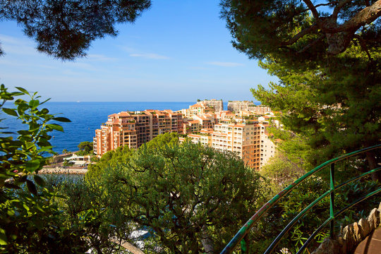 Вид на город Монако со стороны крепости