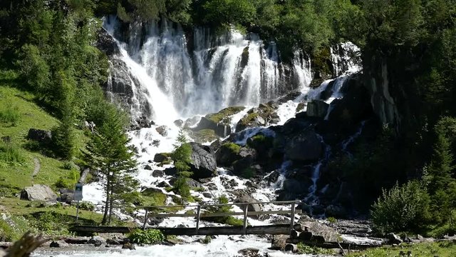 wasserfall / quelle simme, 7 brunnen, lenk, schweiz 
