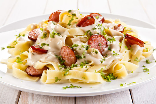 Pasta with sausages and vegetables 