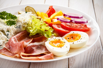 Breakfast - boiled egg, bacon, cottage cheese and vegetables