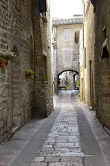 Fototapeta na wymiar Assisi, via tipica del centro storico