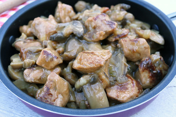 sauté de porc sauce champignons 09082016