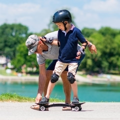 Learning how to ride a snakeboard by the lake