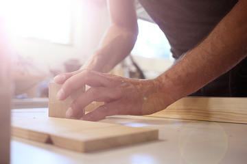 Schreiner legt Hand an