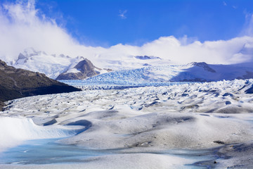 Fototapeta na wymiar ペリト・モレノ氷河の氷河トレッキング