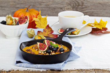Baked oatmeal with pumpkin puree
