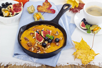 Baked oatmeal with pumpkin puree