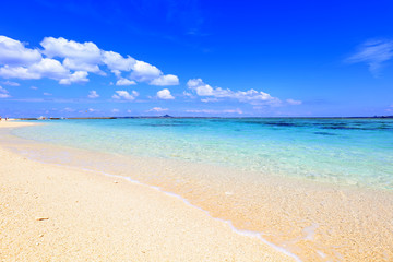 沖縄の美しい海とさわやかな空