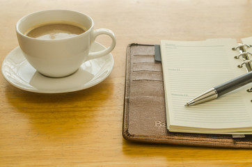 brown leather organizer with pen and coffee - 117830913