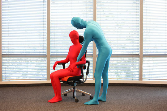correct sitting position on office armchair training