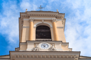 torre con orologio