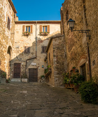 Fototapeta na wymiar Street in Montemerano, Tuscany