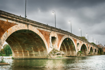 Fototapeta na wymiar Pont Neuf across the Garonne river in Toulouse