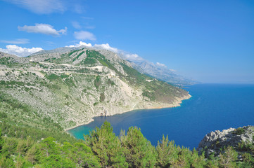 Naklejka na ściany i meble die Küste der Makarska Riviera nahe dem beliebten Urlaubsort Brela an der Adria,Dalmatien,Kroatien