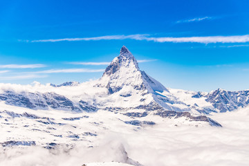 Blick auf das Matterhorn und das Wolkenmeer am Gornergrat, Schweiz