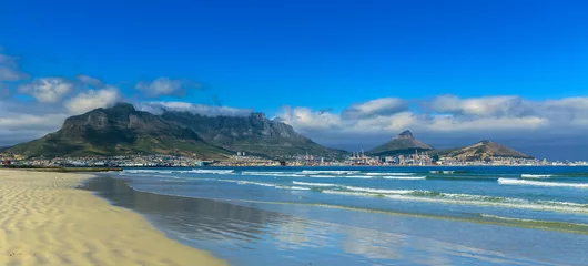 Gordijnen Republic of South Africa. Cape Town (Kaapstad). Panoramic view of the city and Table Mountain (from left: Devil's Peak  Lion's Head and Signal Hill) © WitR