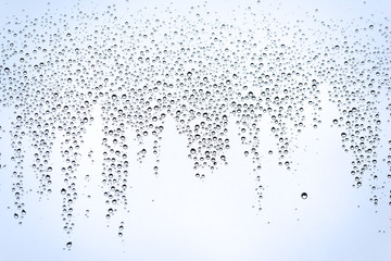 Krople wody na szybie © gpmax
